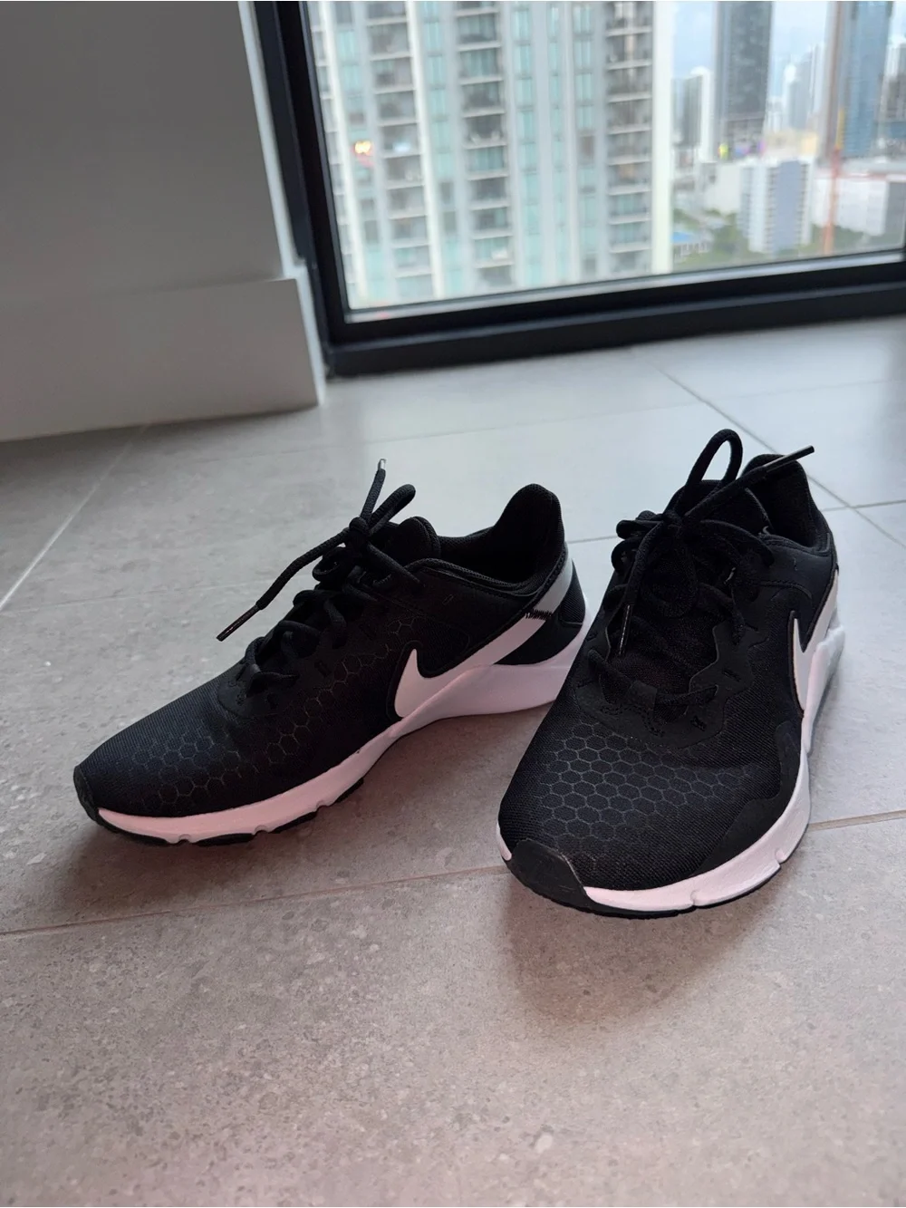 Nike sneakers very box